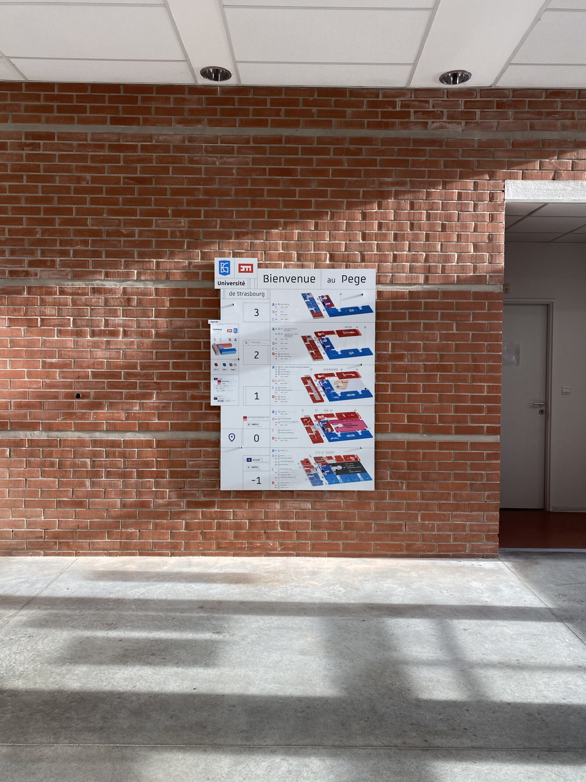 EM business school Signalétique