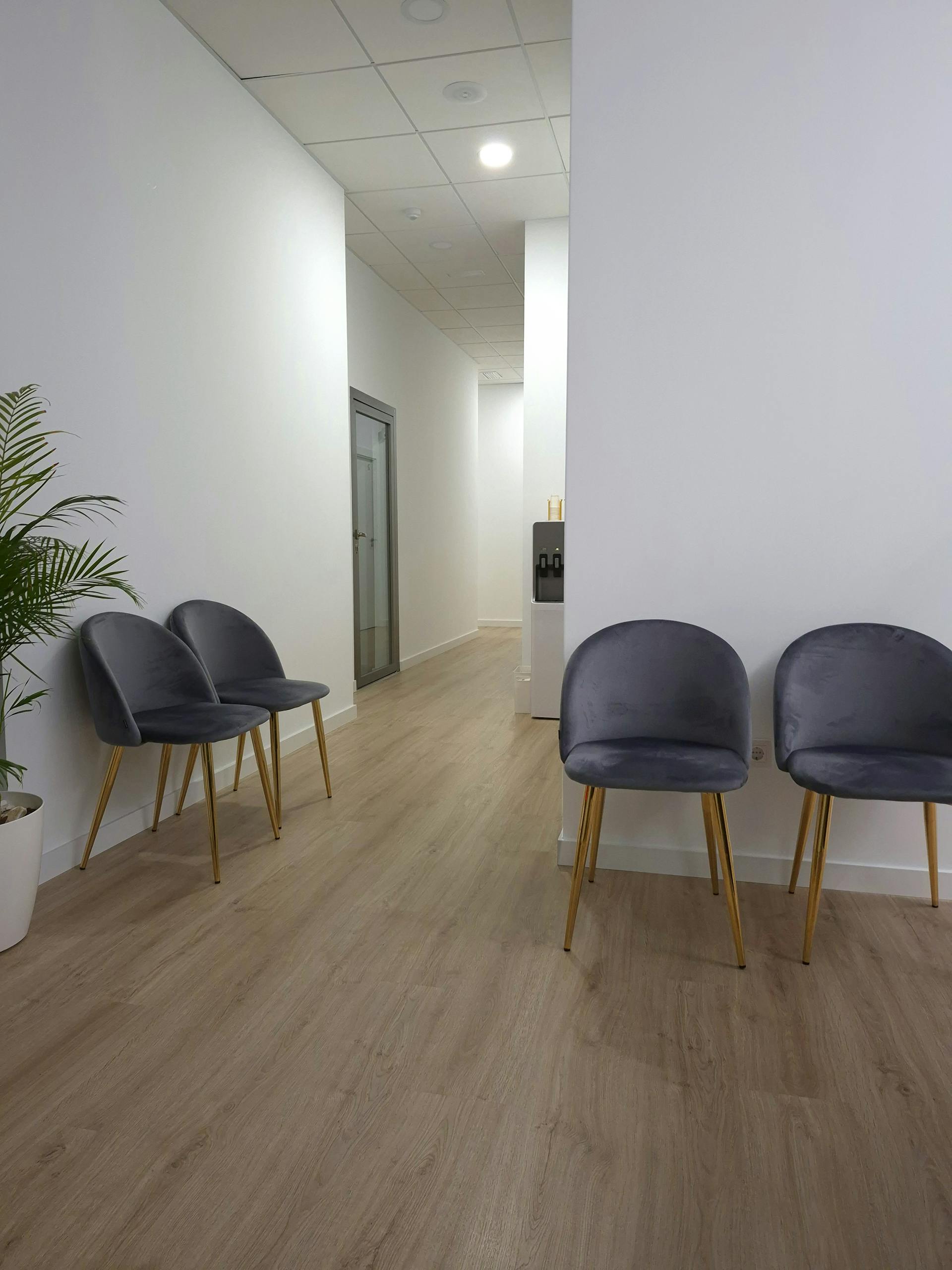 espace-attente-cabinet-bureau-médical-soin